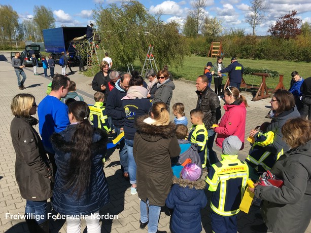 Gemeinschaftliches Maibaumaufstellen, 30.04.2017