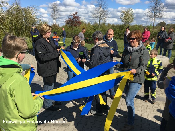 Gemeinschaftliches Maibaumaufstellen, 30.04.2017