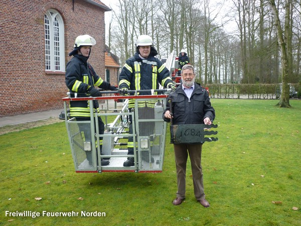 Bergung einer Wetterfahne, 04.04.2011