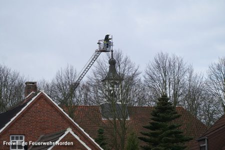 Bergung einer Wetterfahne, 04.04.2011