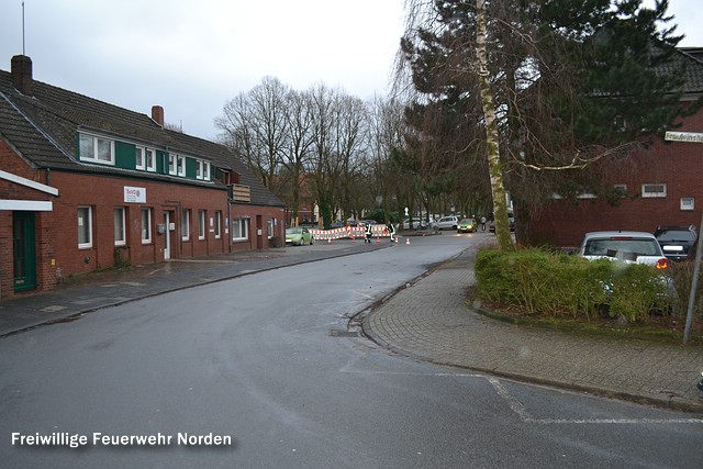 Schmierfilm verunreinigt Straße, 02.01.2014