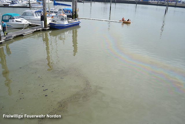 Ölschaden im Norddeicher Hafen, 03.0.2013