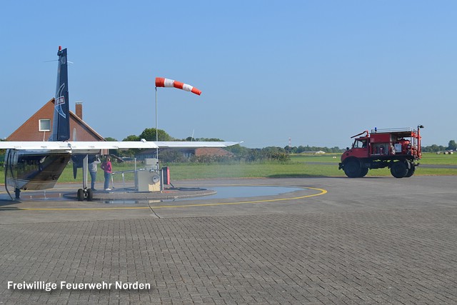 Übung: Flugzeugbrand am Flugplatz, 11.06.2013