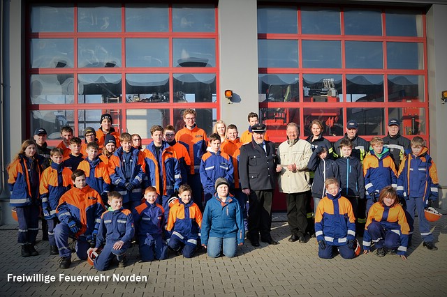 Spendenübergabe Jugendfeuerwehr, 13.03.2015