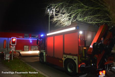 Person vor Zug, 28.11.2015